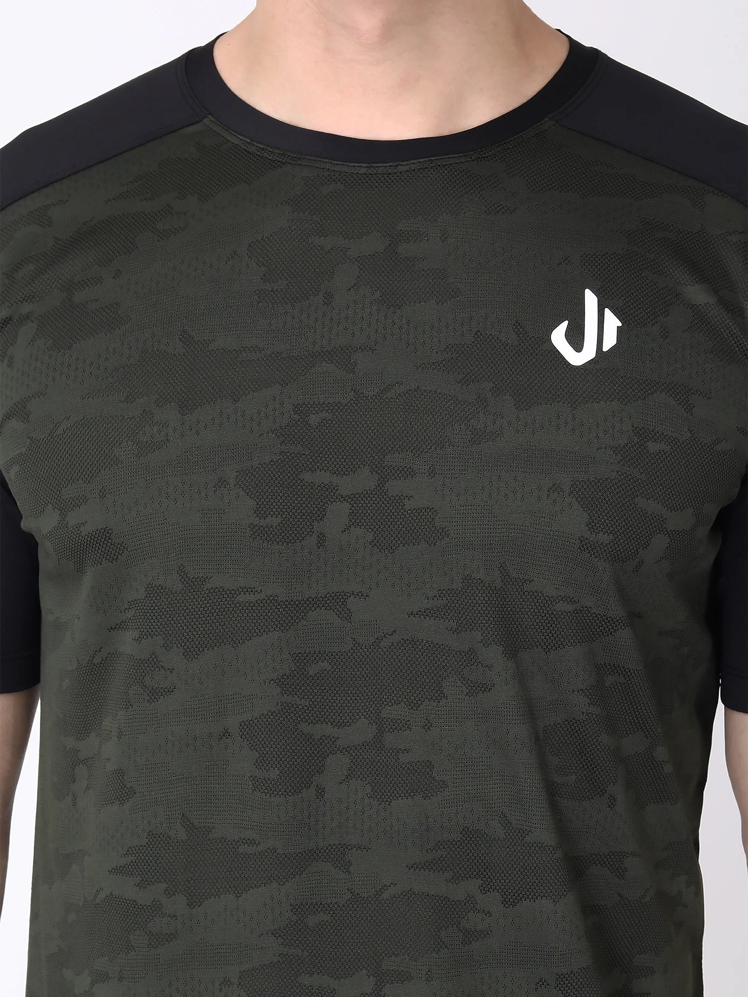 Jeffa Camouflage Jacquard T-shirt in Olive