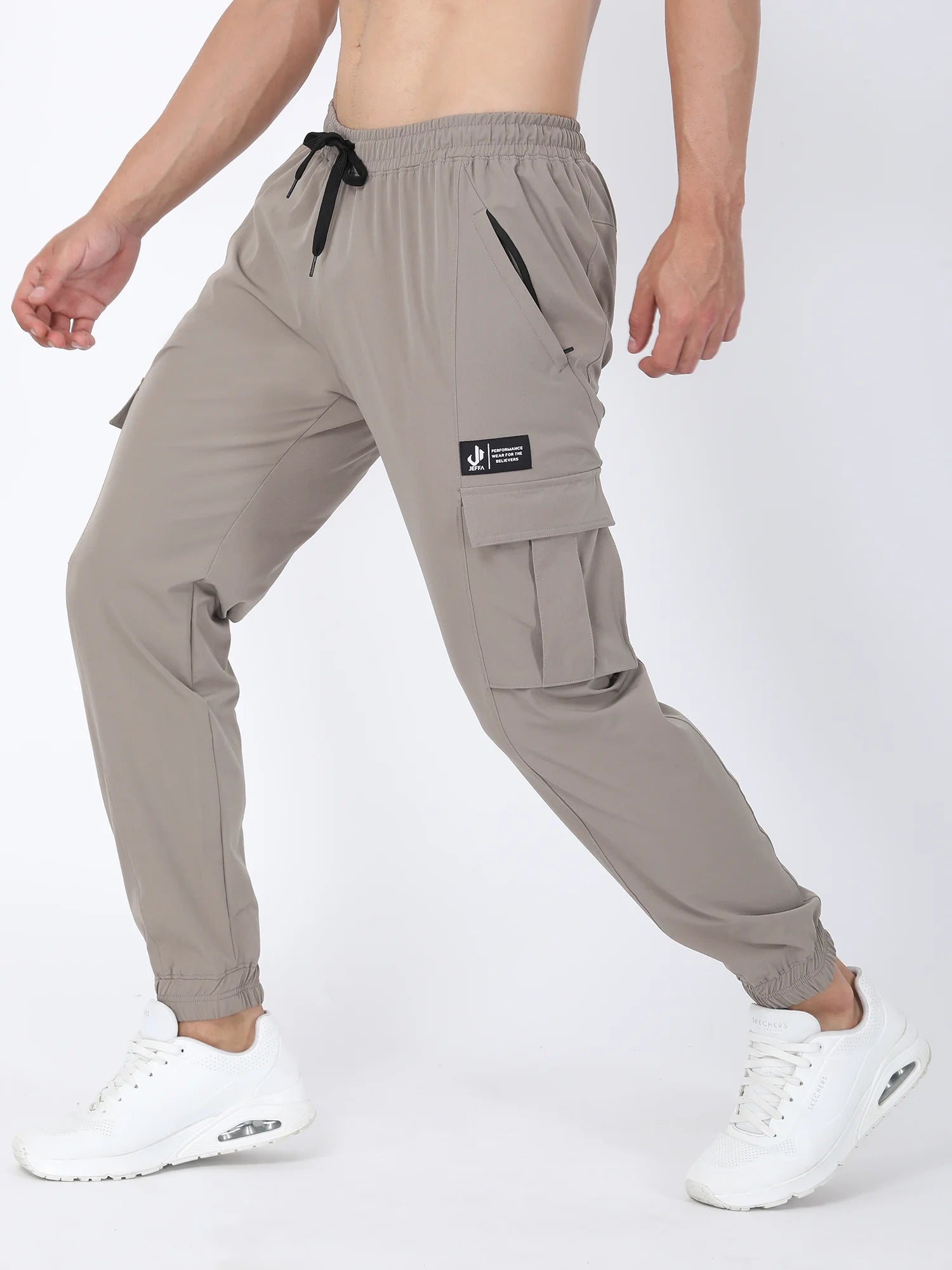 Jeffa Essential Cargo Pants in Beige