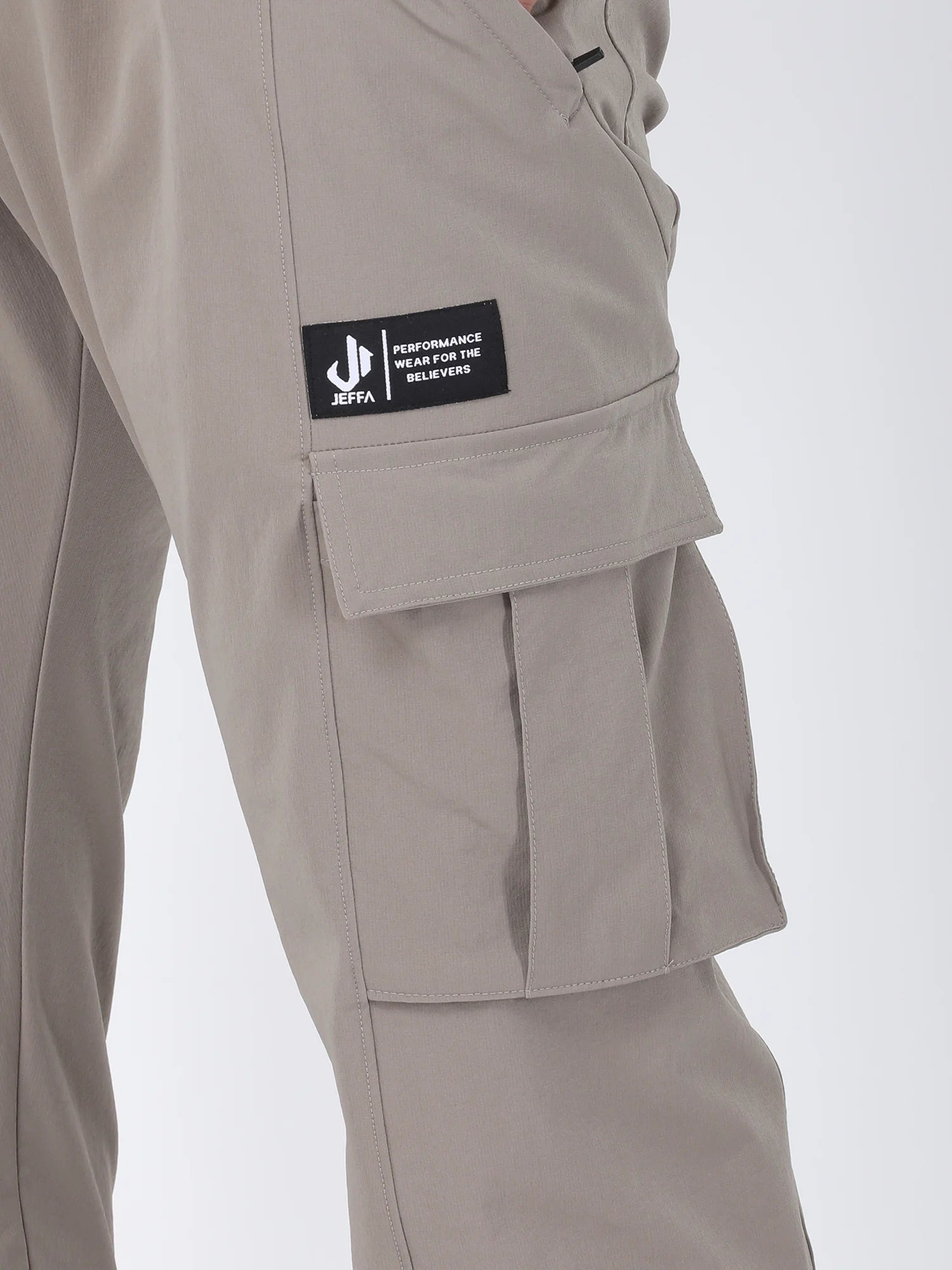 Jeffa Essential Cargo Pants in Beige