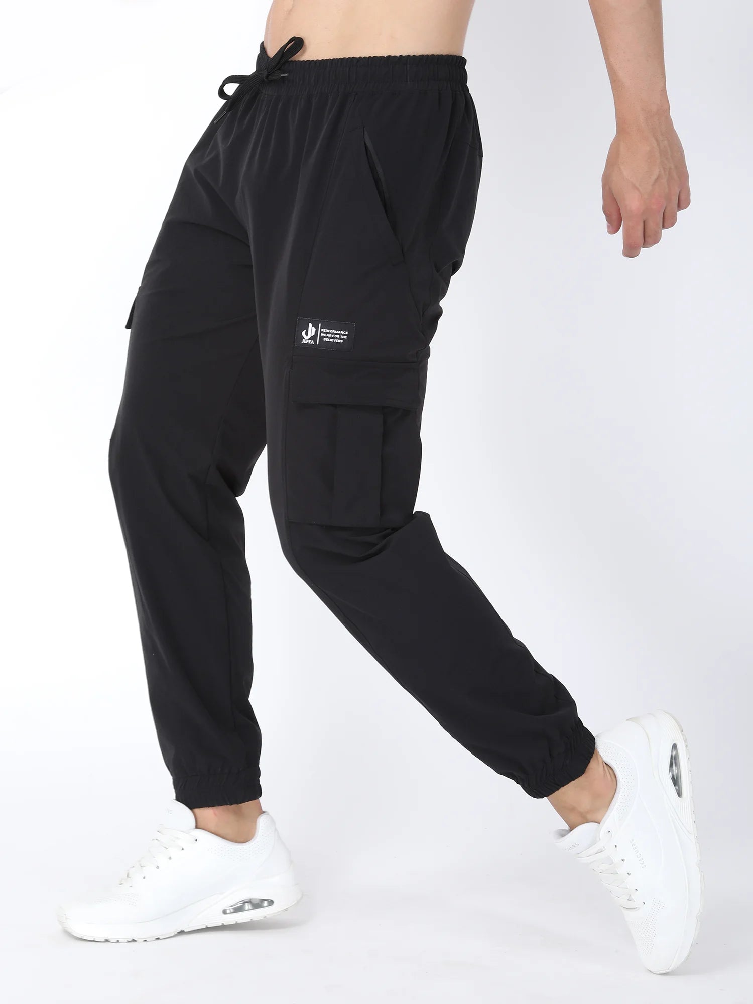 Jeffa Essential Cargo Pants in Black