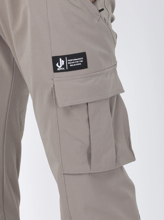 Jeffa Essential Cargo Pants in Beige