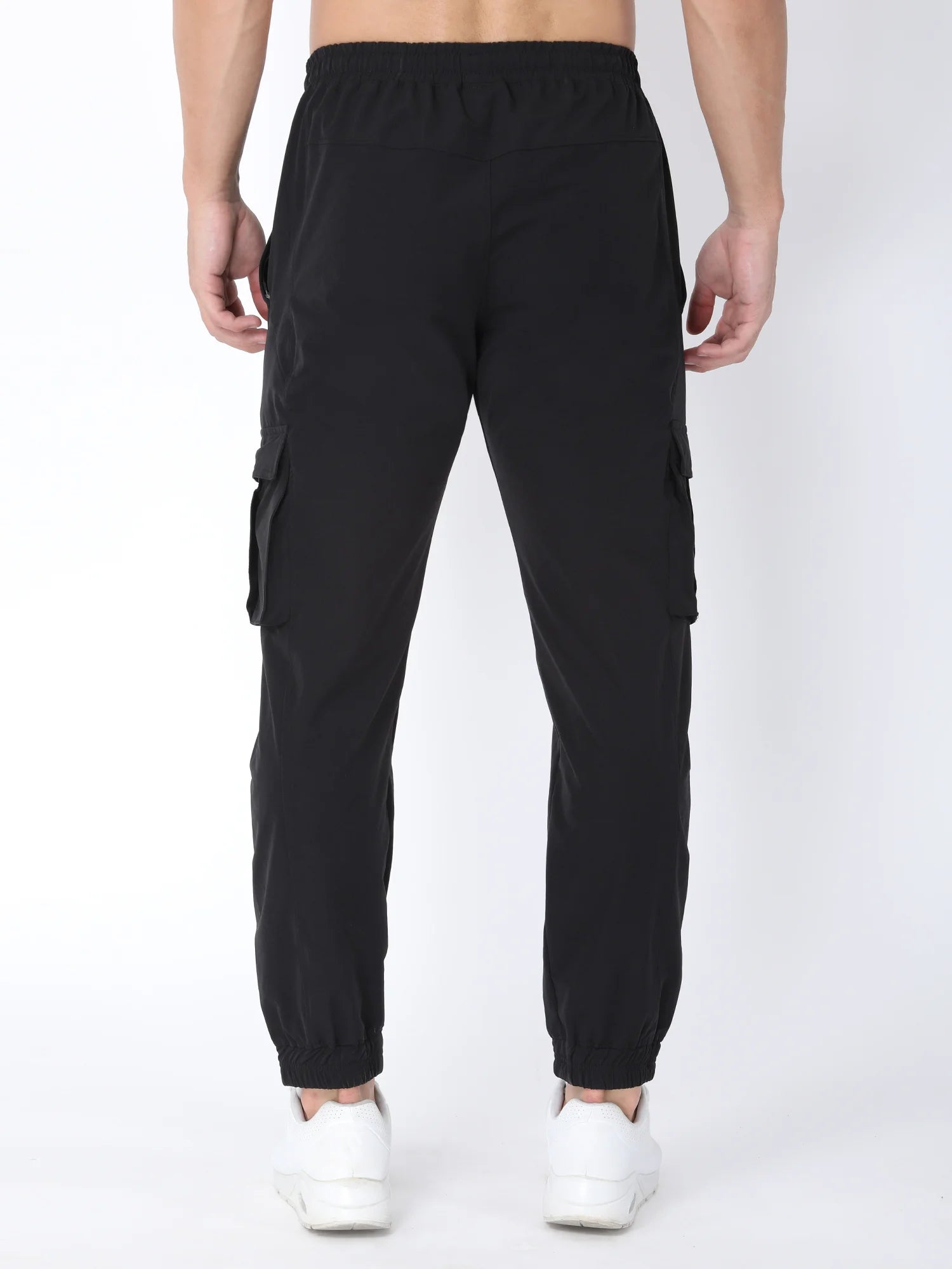 Jeffa Essential Cargo Pants in Black